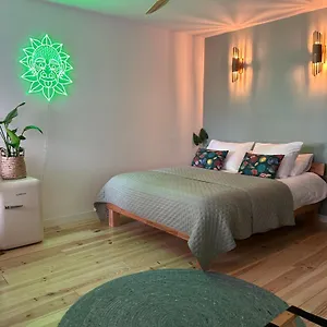 https://monkey-tree-stay.amsterdamhotelsnl.com